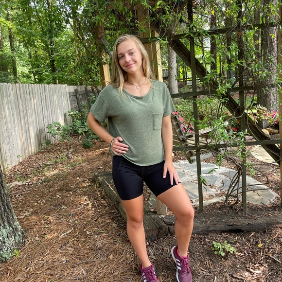 AMERICAN EAGLE Olive Green Cropped T-Shirt - Picture 2 of 9